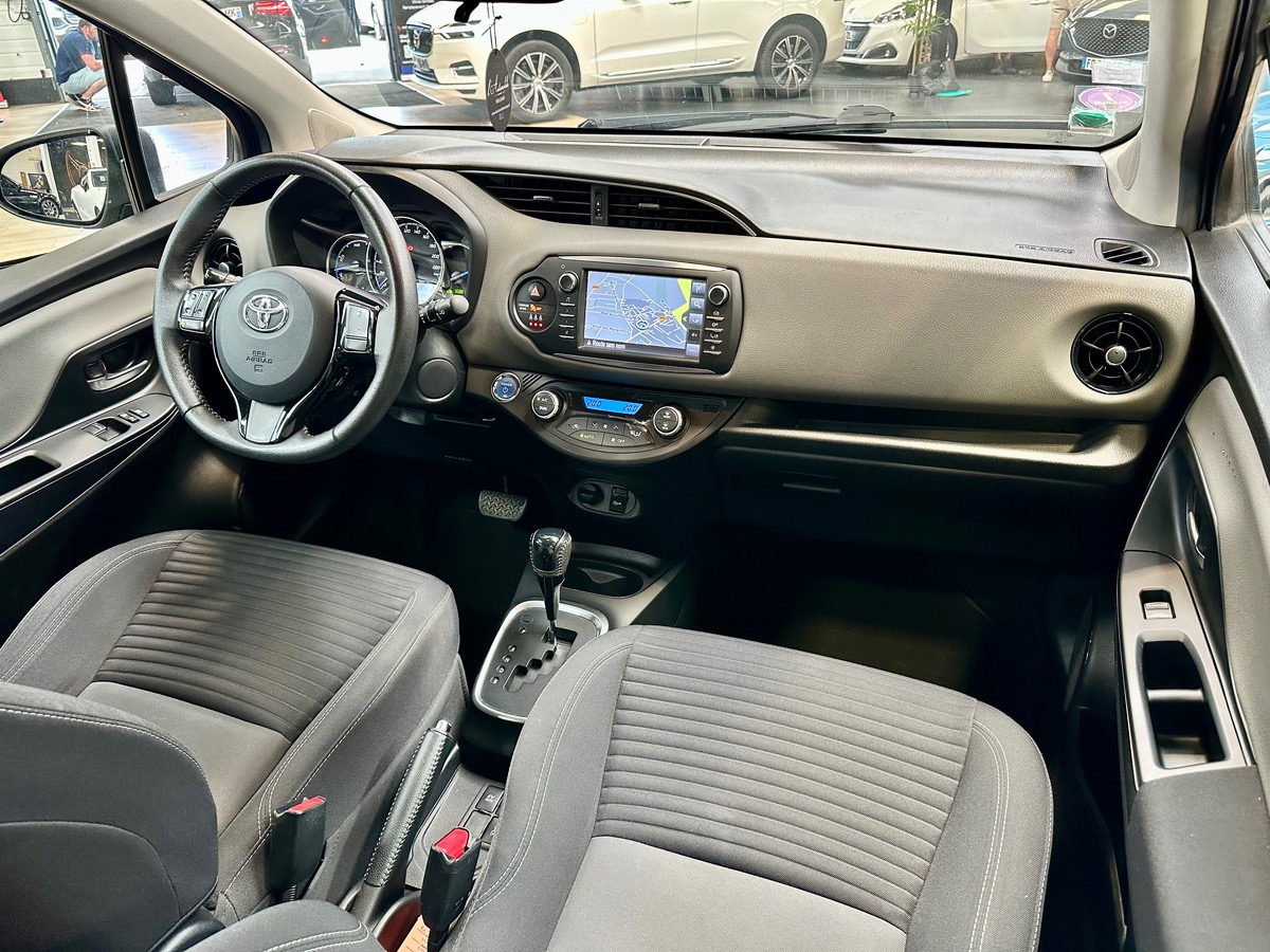 Toyota Yaris III (2) Hybrid 100H Dynamic 5P BVA