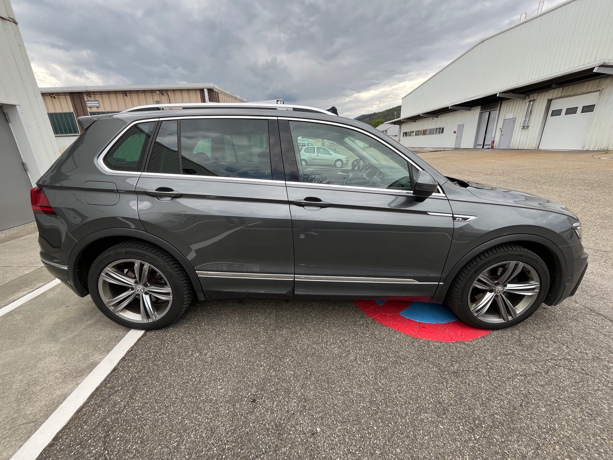 Volkswagen Tiguan 2.0 TDI 150ch DSG7 CARAT R-LINE , Suivi complet, Toit ouvrant, I-Cockpit