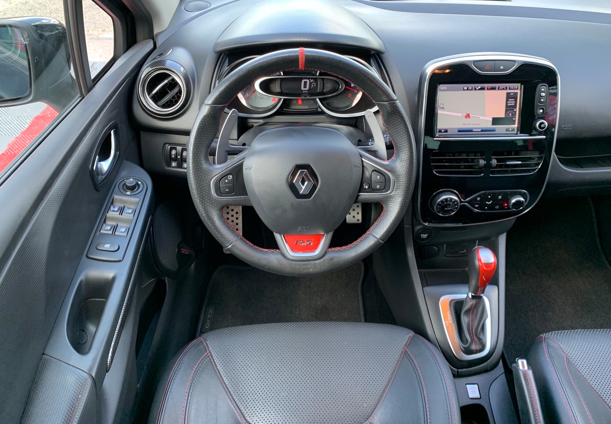 RENAULT Clio IV 1.6 Turbo 220 RS TROPHY EDC