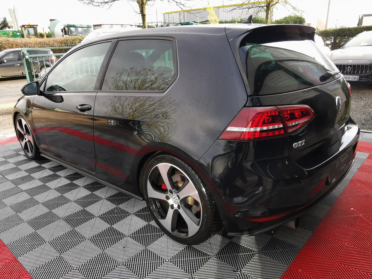 Volkswagen Golf 7 VII GTI 2.0 TSI 220 DYNAUDIO