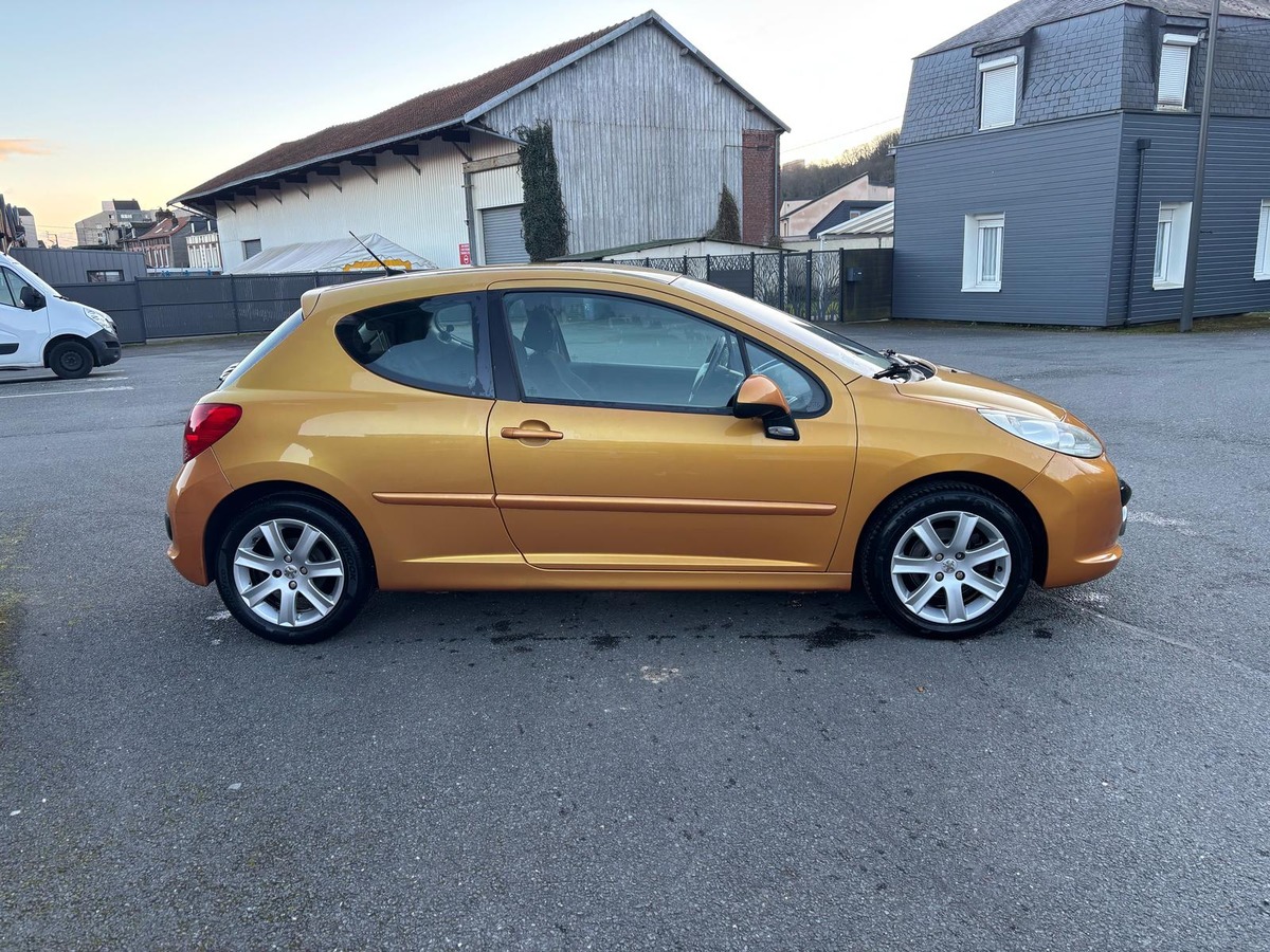 Peugeot 207 1.6 HDI 90 - PREMIUM - DISTRIBUTION NEUVE - REVISEE - GARANTIE