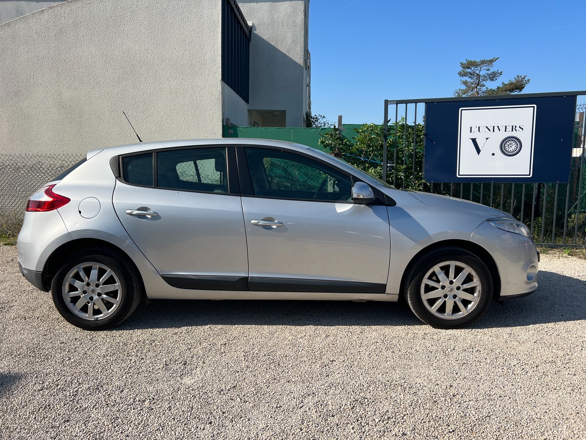 RENAULT Megane 1.6 i 110 ch DYNAMIQUE