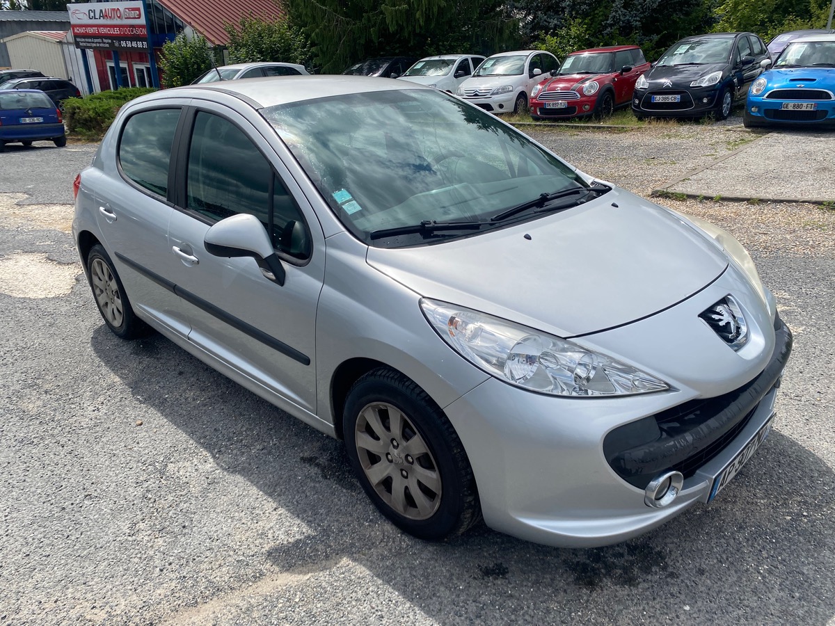 Peugeot 207 1.4 hdi 70cv 186010km trendy 