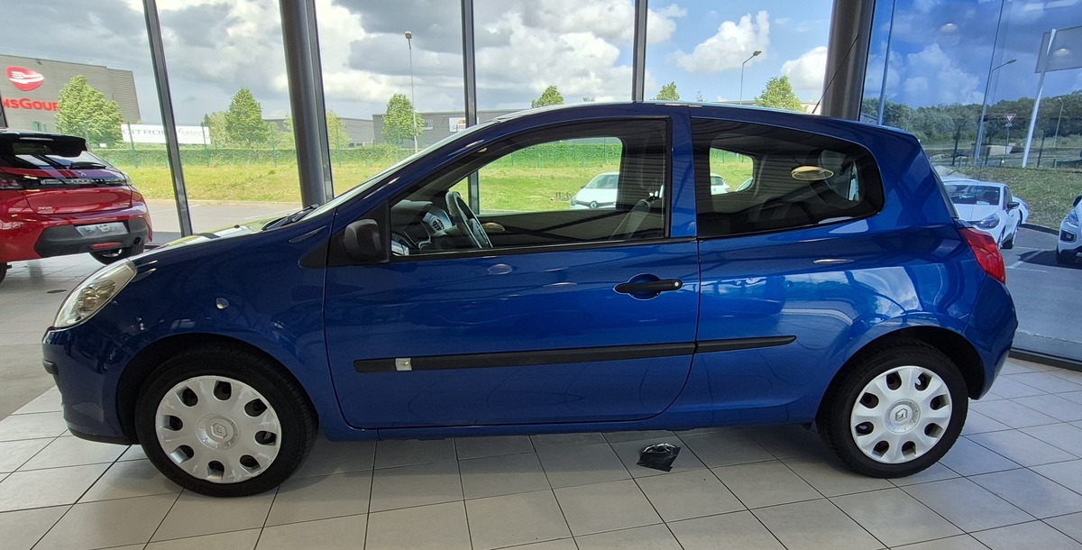 RENAULT Clio III 1.2L  75CV