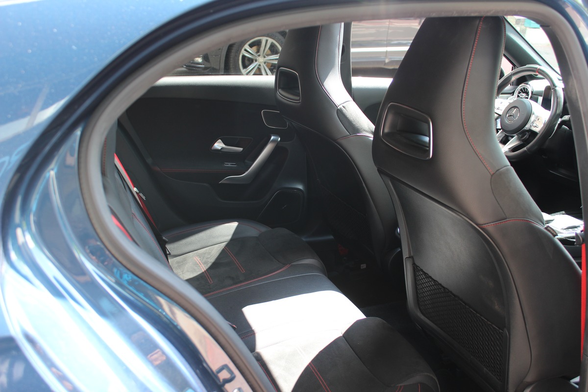 Mercedes-Benz Classe A IV 35 AMG  306 CV 4MATIC 7G-DCT Toit Ouvrant/ Burnmatser / keyless Go....