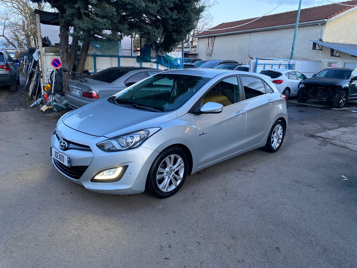 Hyundai i30 HYUNDAI i30 II (CZE) HB 1.6 CRDi 16V Blue Drive 11