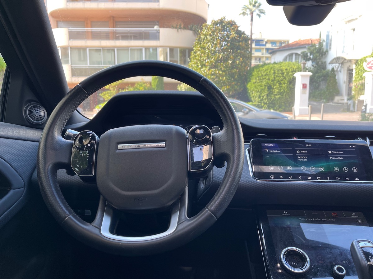 LAND ROVER EVOQUE 2.0 D 150CV / Toit Ouvrant / Full Black / Intérieur Cuir / Toutes Options
