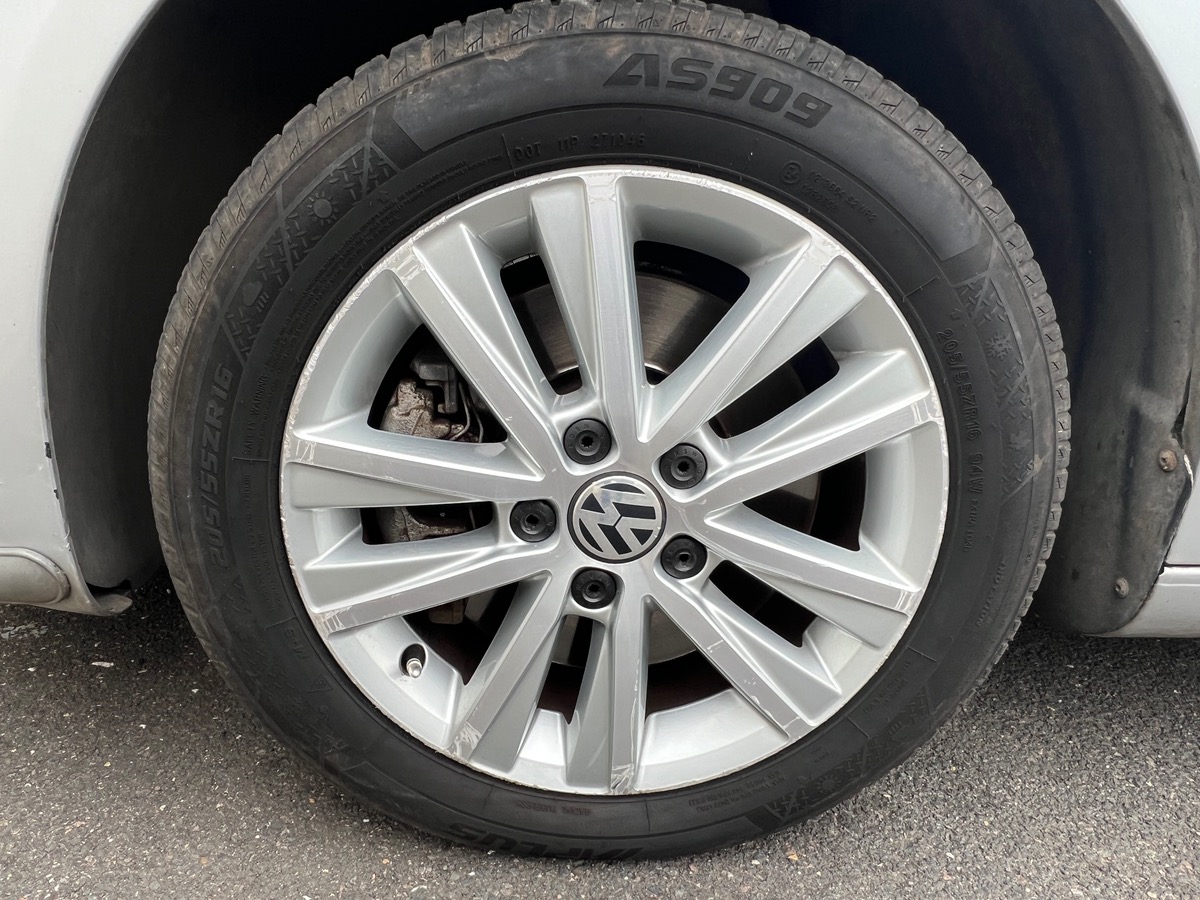 Volkswagen Touran Confortline 2.0 TDI 140 DSG6