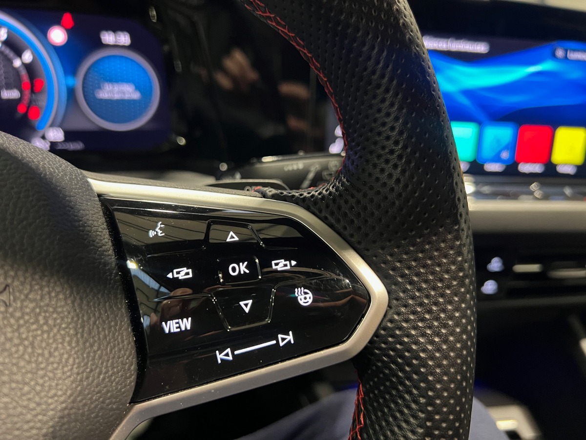Volkswagen Golf 8 VIII 2.0 TSI 300 GTI CLUBSPORT DSG7 /TOIT PANO/JA19/CARPLAY/