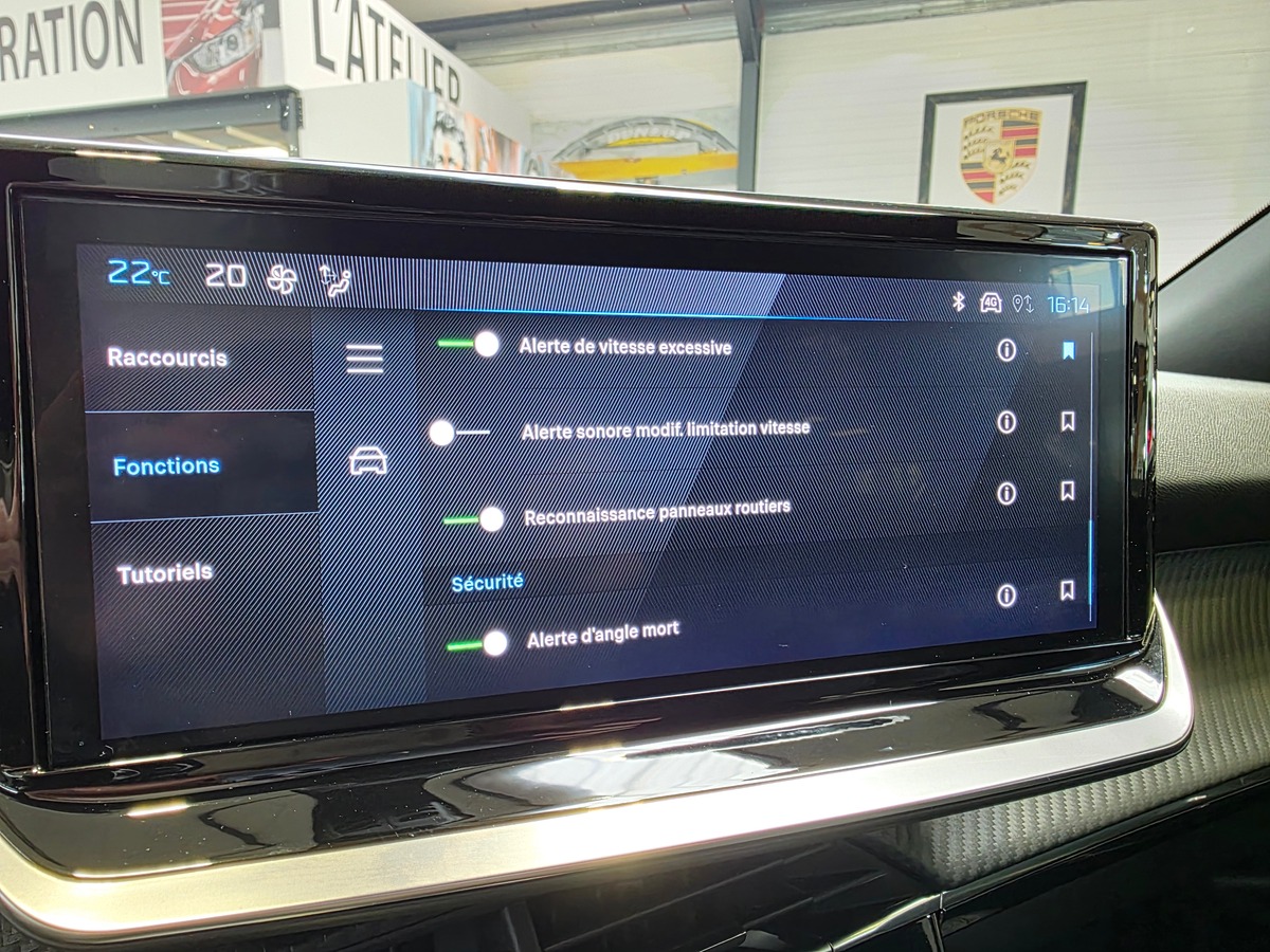 Peugeot 2008 II 130CH ALLURE BVA // ATTELAGE