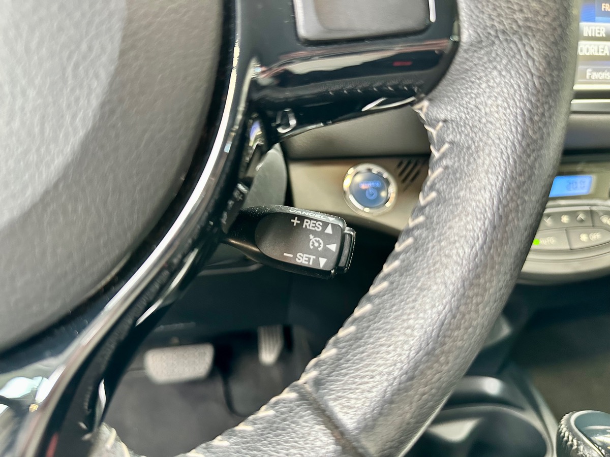 Toyota Yaris III (2) Hybrid 100H Dynamic 5P BVA