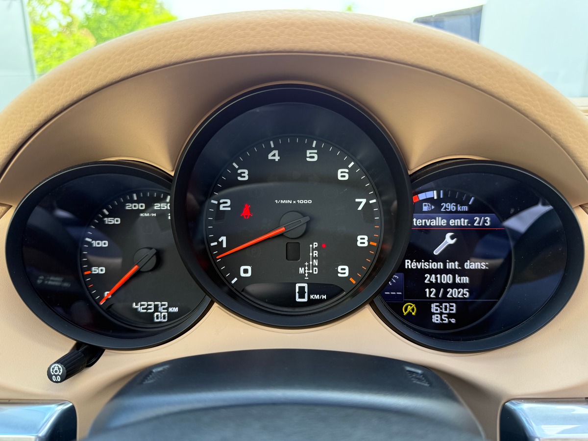 Porsche Boxster 2.7L  / 265 CH / 42372 KMS