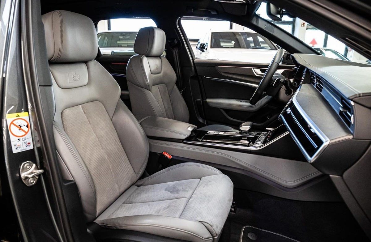 Audi A6 Avant 55 TFSI e 367ch Compétition quattro S tronic 7 B&O Toit ouvrant Attelage