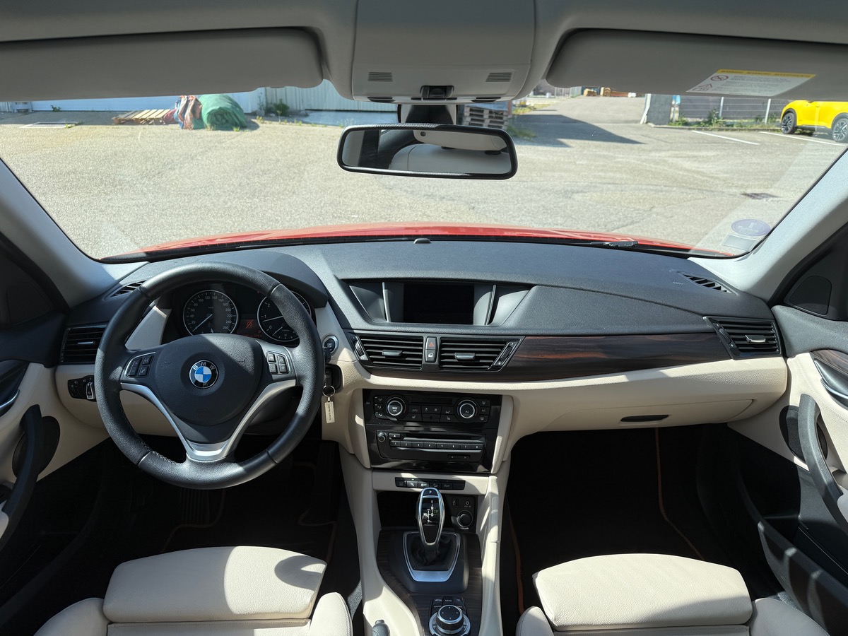 Bmw X1 20i 2L  184 X-Drive boite 8  X-line, Toit ouvrant, Sièges chauffants, Suivi complet