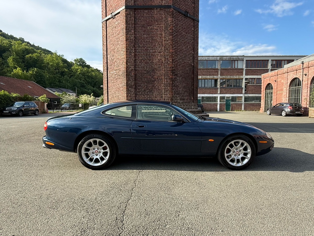 Jaguar XKR 2000