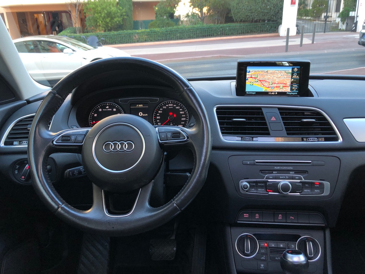 Audi Q3 1.4 tfsi 150 cv S-Line 1ère Main Phase 2/ Toit Ouvrant / GPS / Radars Av-AR