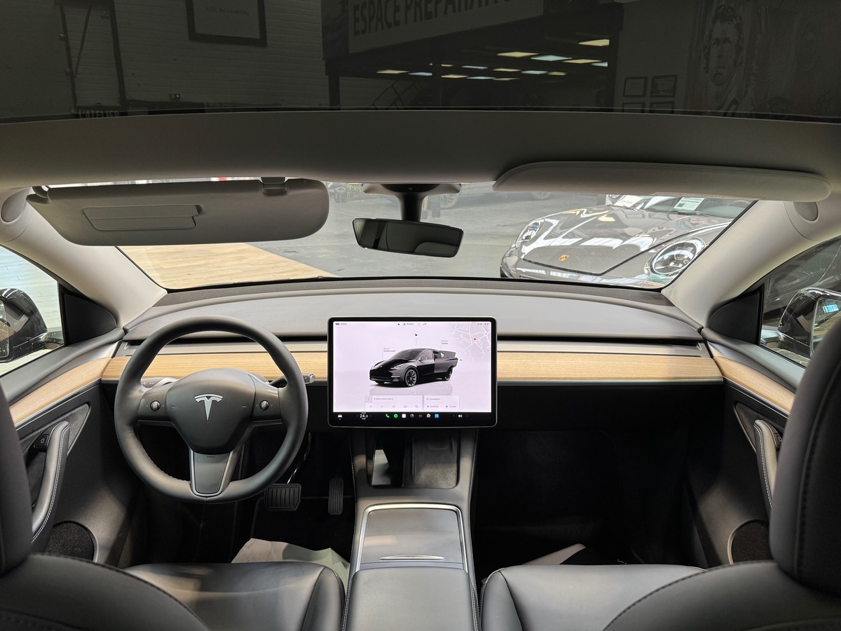 Tesla Model Y 347 cv PREMIÈRE MAIN AUTOPILOTE