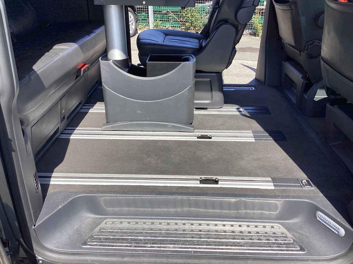 Volkswagen T5 Multivan 2.5 TDI Highline   7 places