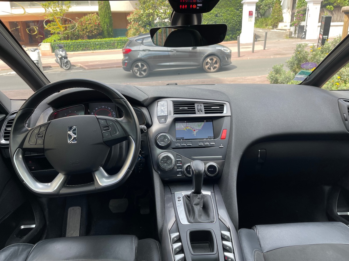 Citroën DS5 1.6 THP 165 CV / Toit Panoramique / Sport Chic / Cuir Alcantara / Caméra / GPS