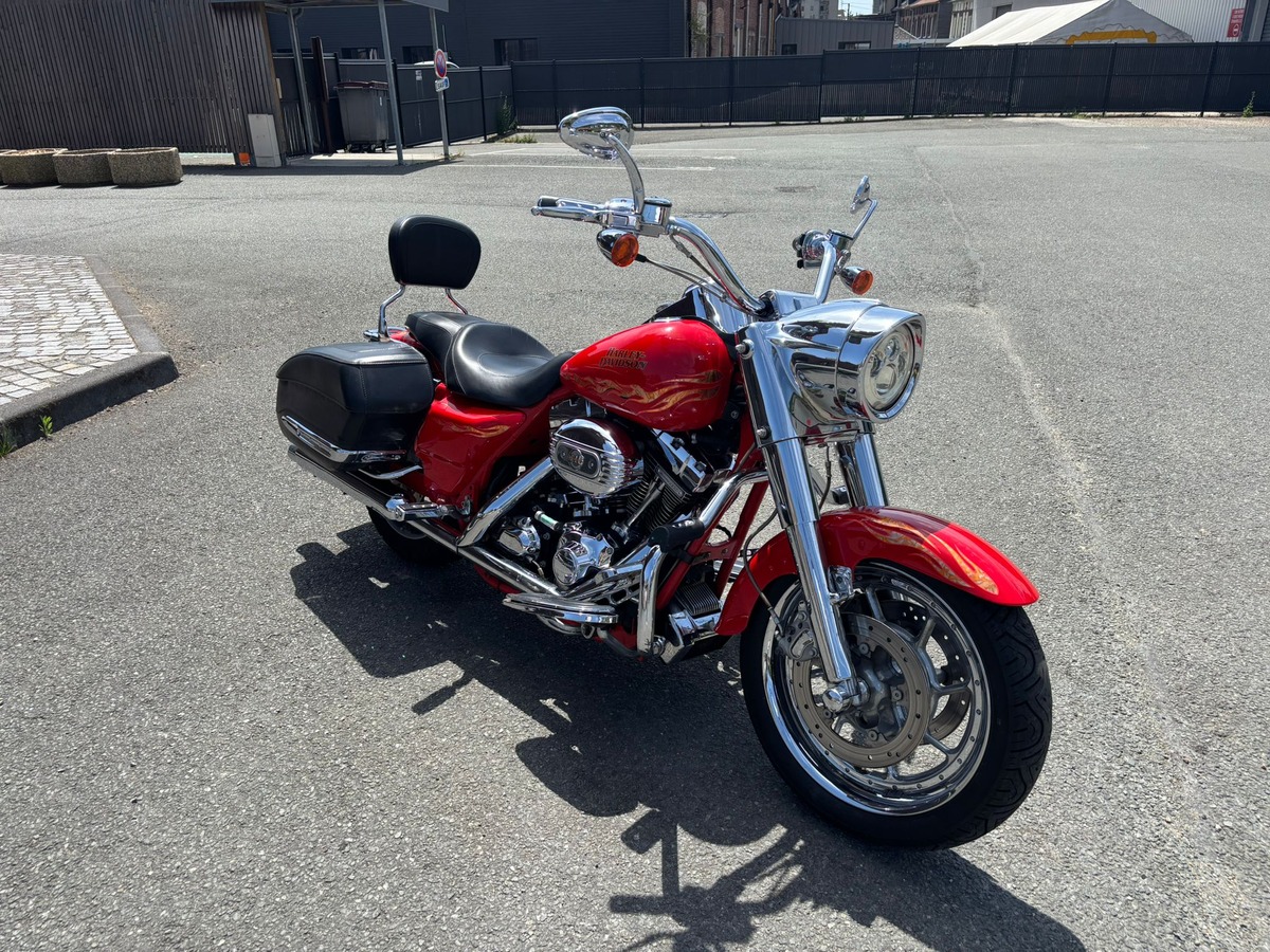 Moto Moto Harley-Davidson FLHRSE3 Screamin' Eagle Road King 2007