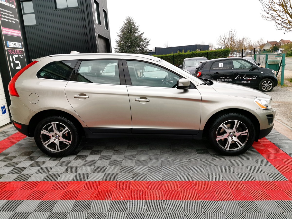 Volvo XC60 D4 MOMENTUM 163 GEARTRONIC 1°MAIN C