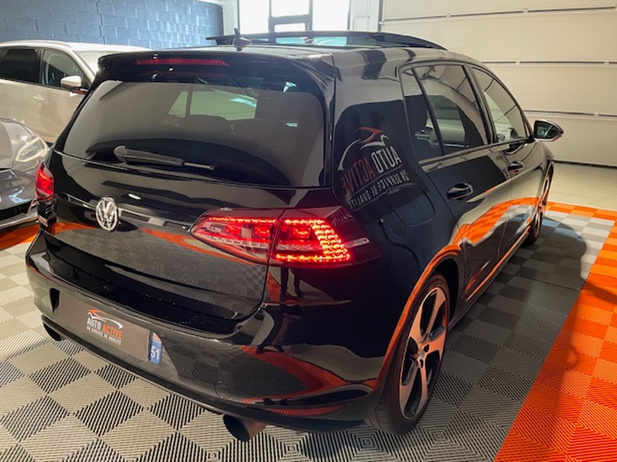 Volkswagen Golf GTI 230CV DSG6