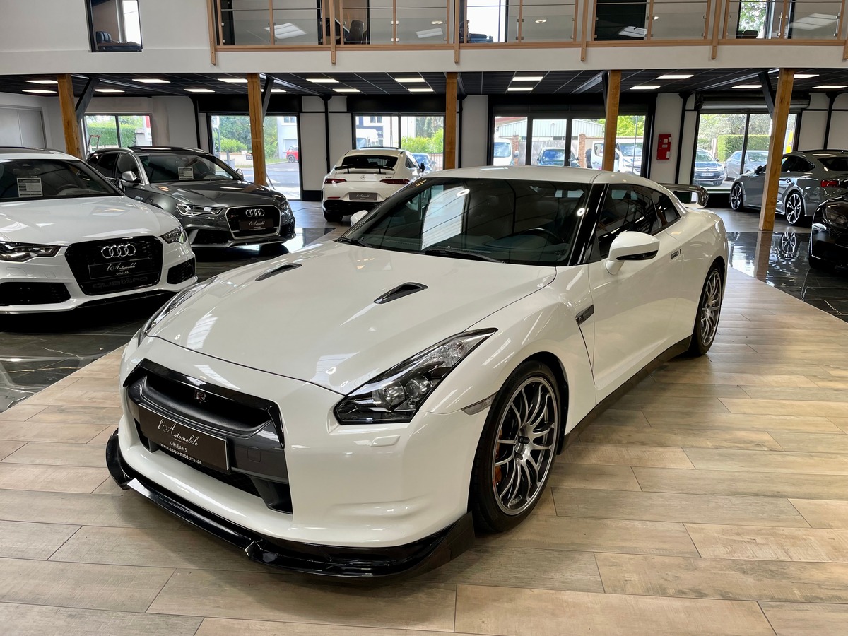 Nissan GT-R 3.8 V6 485 Black Edition 4WD b