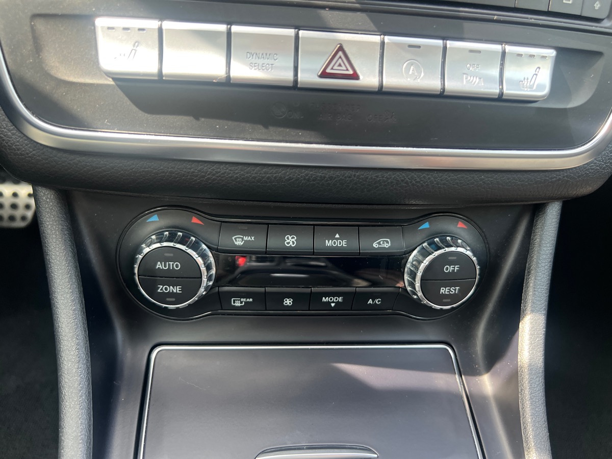 Mercedes-Benz GLA 200 FASCINATION AMG LINE, SUIVI COMPLET MERCEDES, TOIT OUVRANT