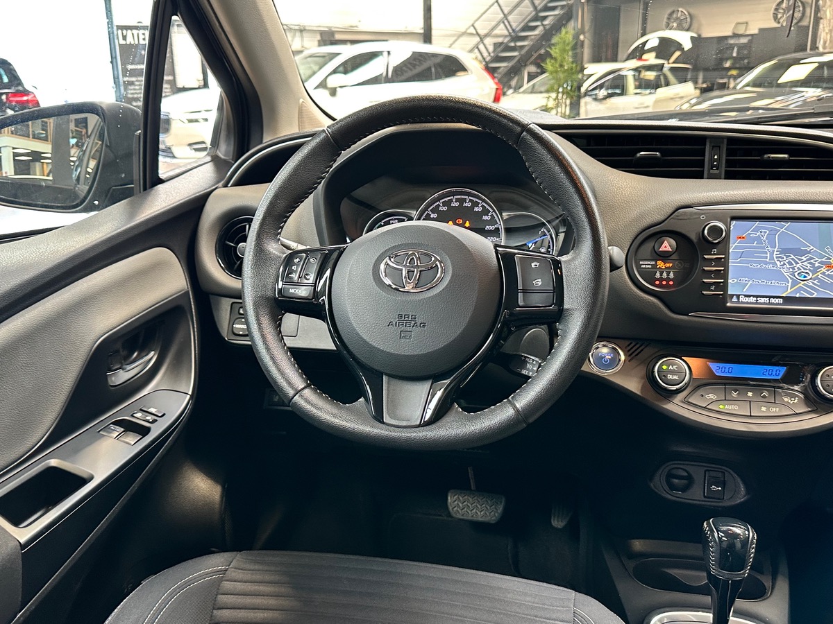 Toyota Yaris III (2) Hybrid 100H Dynamic 5P BVA