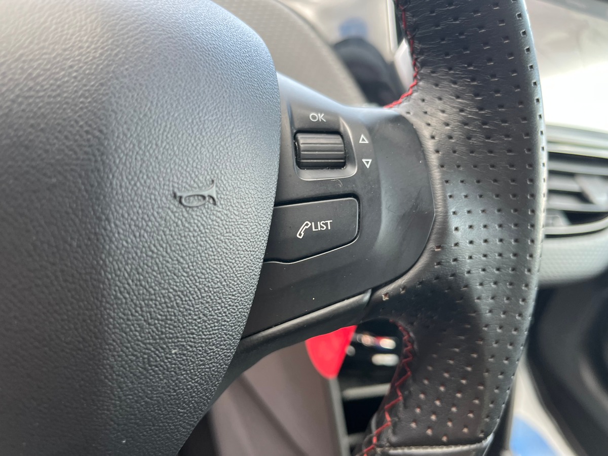 Peugeot 208 Phase 2 5 Portes 1.5 Blue HDi 100 CH GT LINE