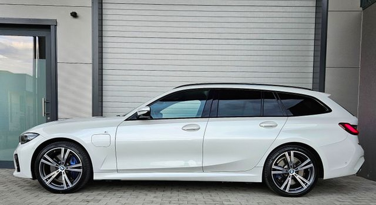 Bmw 330 e xDrive M Sport .