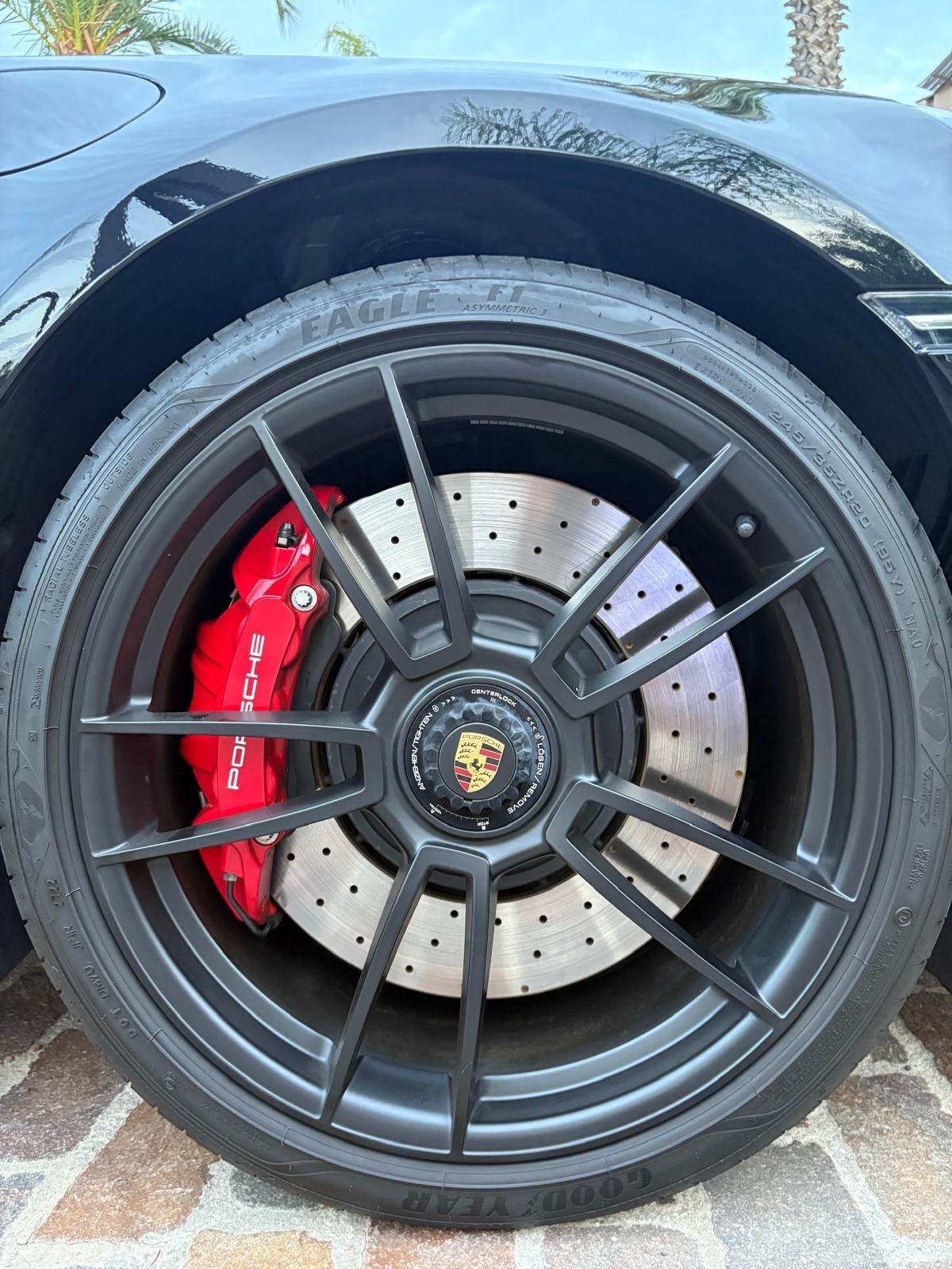 Porsche 911 992 TARGA 4 GTS / 2022 / 9.800 KM