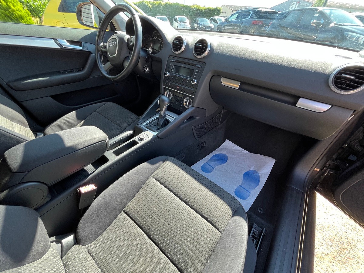 Audi A3 Phase 2 Sportback 1.6 TDi S-Tronic7 105 ch Boîte automatique