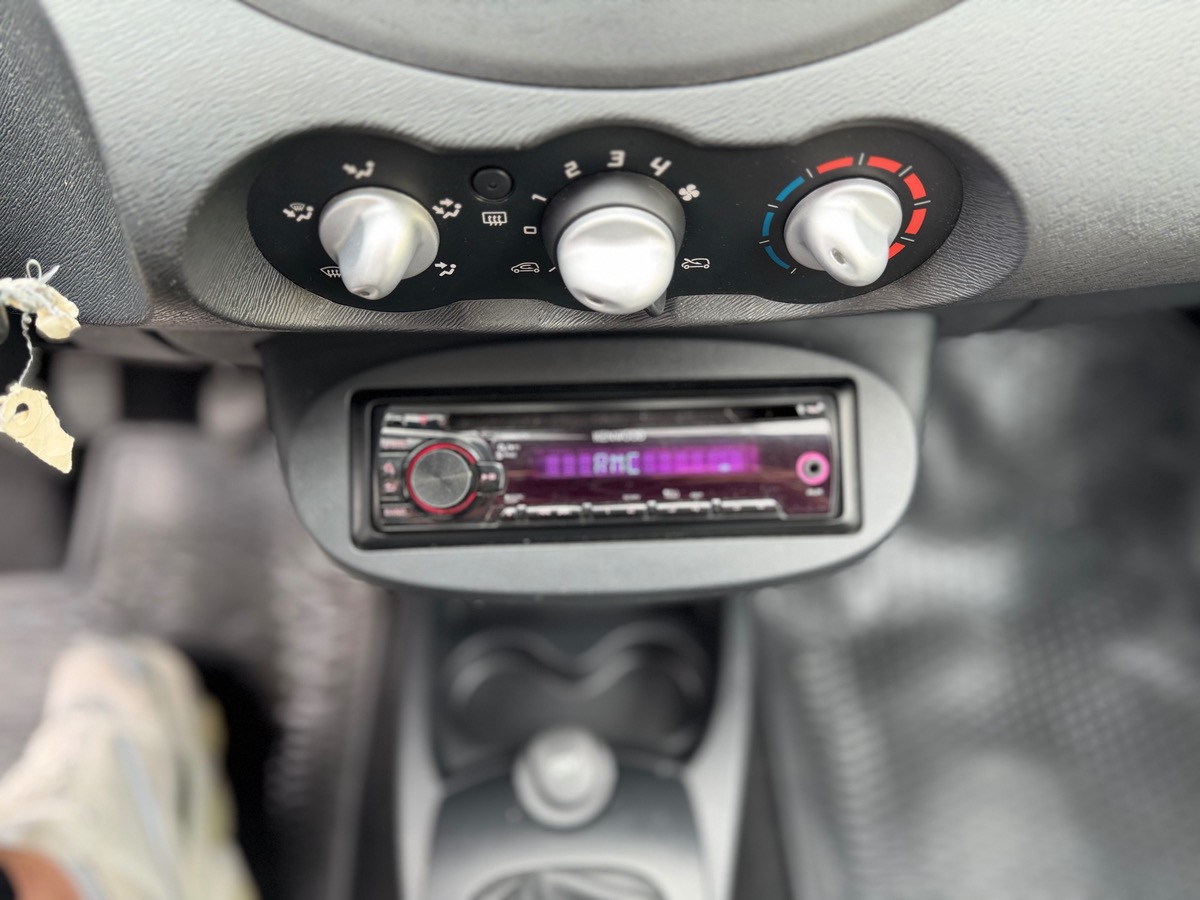 RENAULT Twingo 1.2 i LEV 75 cv - CLIMATISATION - IDEAL JEUNE PERMIS