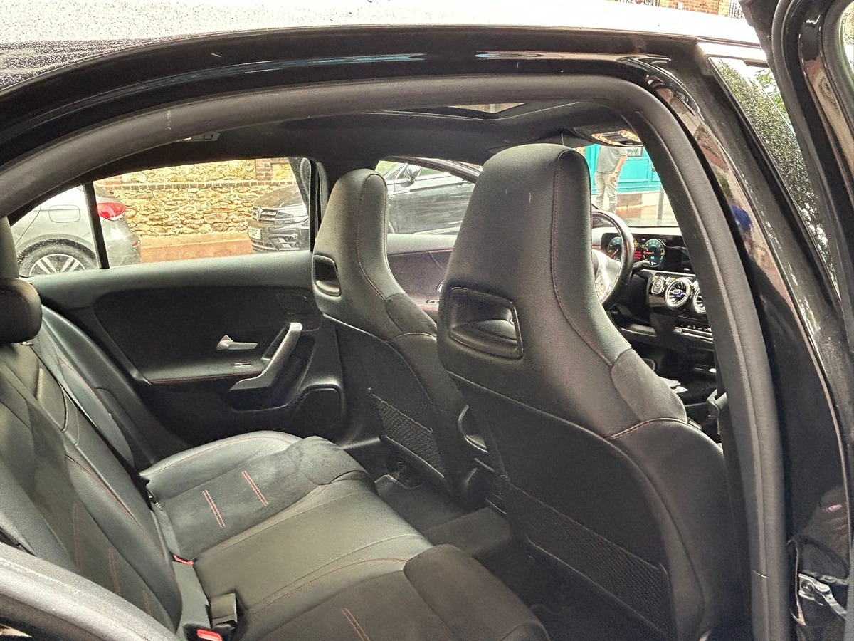 Mercedes-Benz Classe A IV 250 E 8CV AMG LINE 8G-DCT (Full Options)