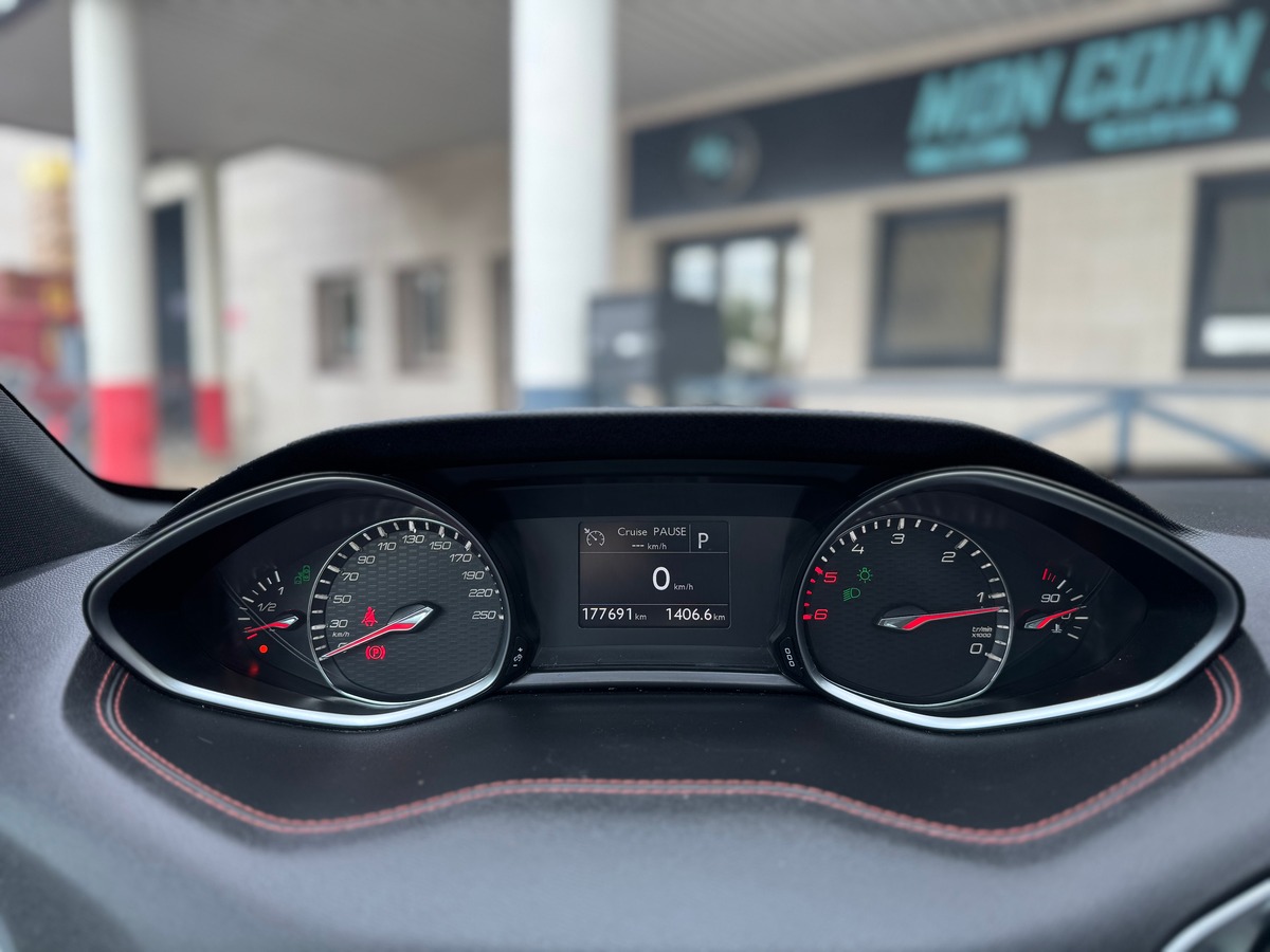 Peugeot 308 GT II (T9) 2.0 BlueHDi 180 cv Boîte auto - Toit Pano