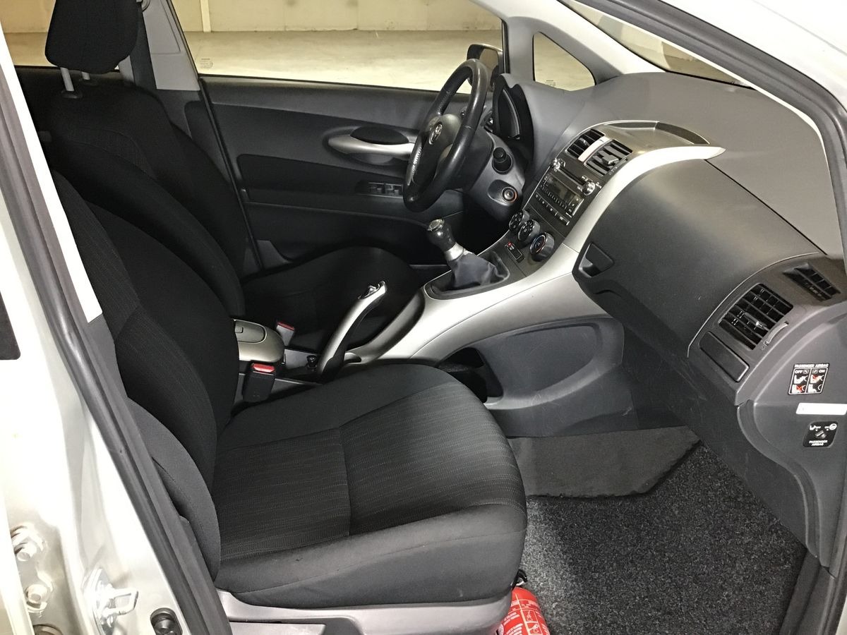 Toyota Auris 1.4 VVTi 97