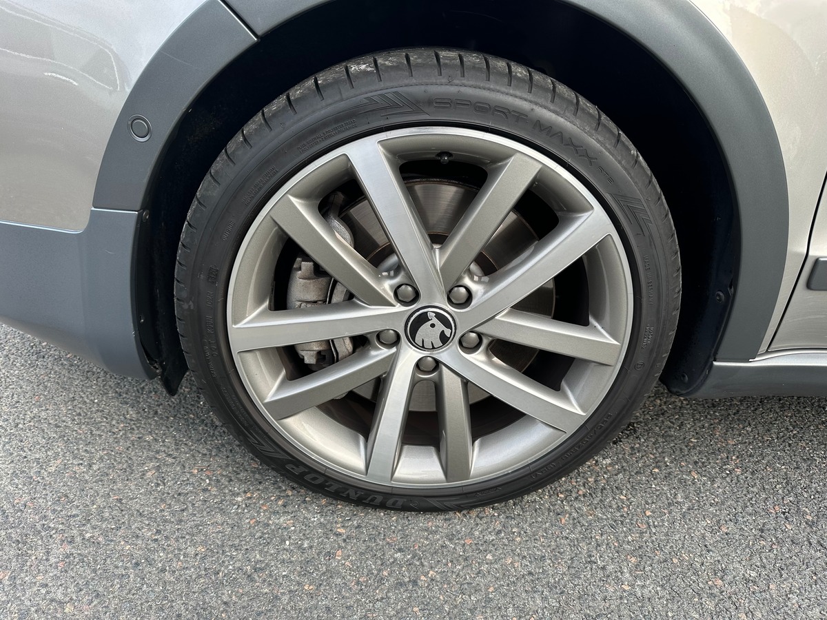 Skoda Superb Combi 3.6 V6 Elégance 2 4x4 DSG6