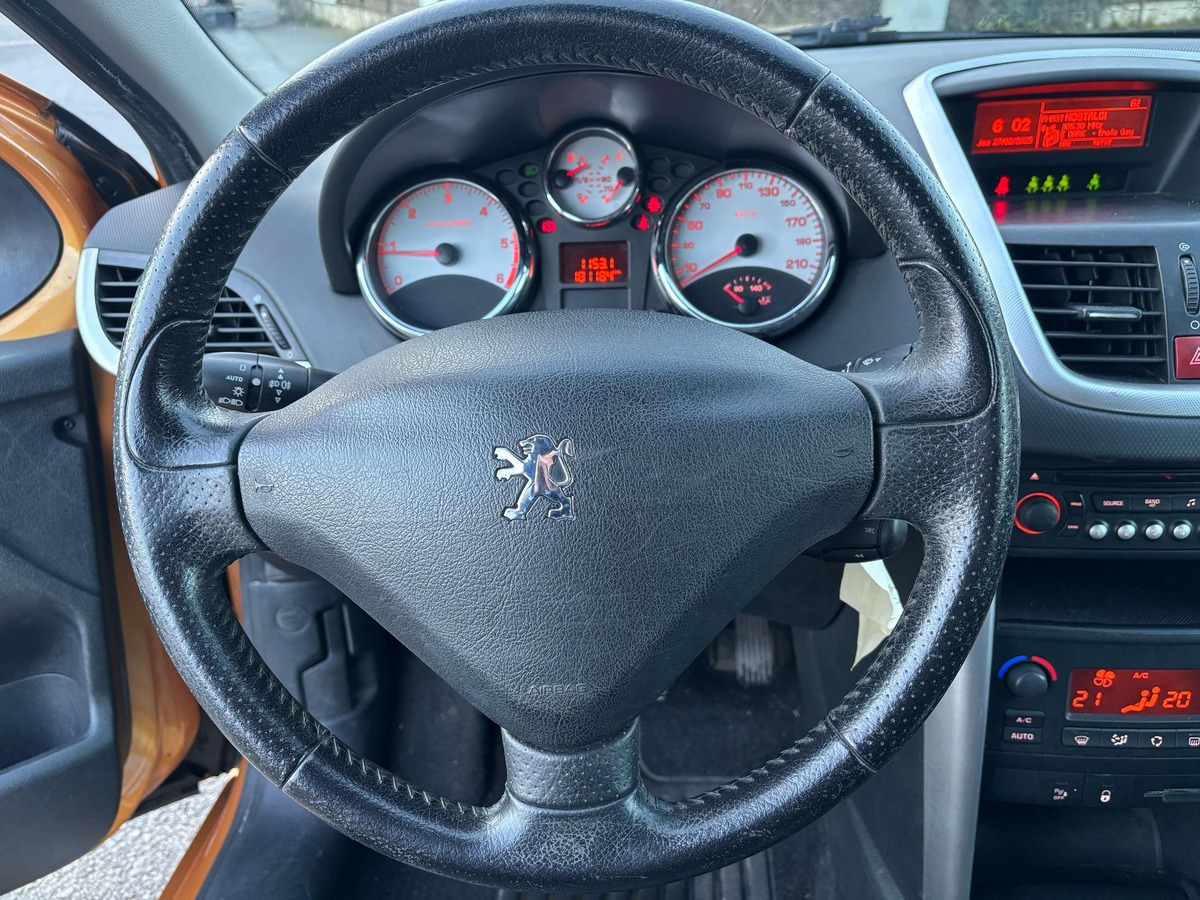 Peugeot 207 1.6 HDI 90 - PREMIUM - DISTRIBUTION NEUVE - REVISEE - GARANTIE