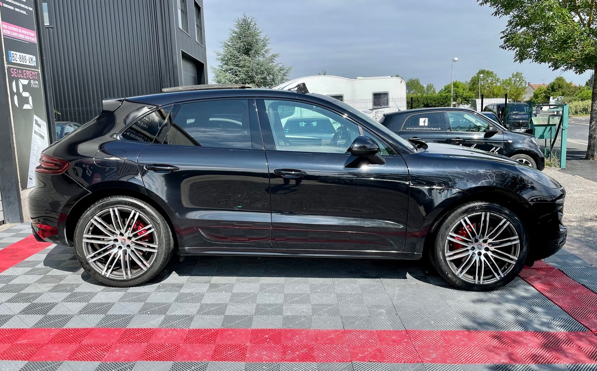 Porsche Macan 3.6 V6 TURBO 400 Full Options a
