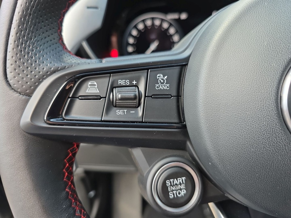 Alfa Romeo Giulia 2.0T 280ch Competizione Q4 AT8 Toit ouvrant Harman-Kardon