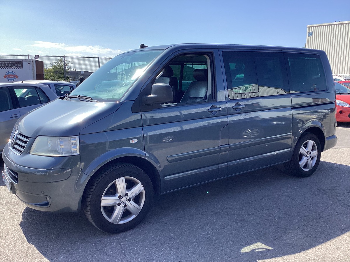 Volkswagen T5 Multivan 2.5 TDI Highline   7 places
