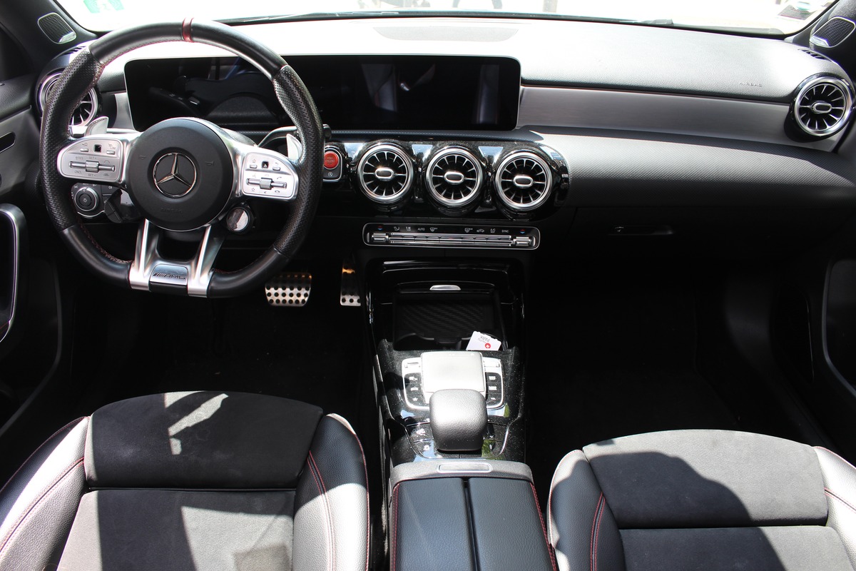 Mercedes-Benz Classe A IV 35 AMG  306 CV 4MATIC 7G-DCT Toit Ouvrant/ Burnmatser / keyless Go....