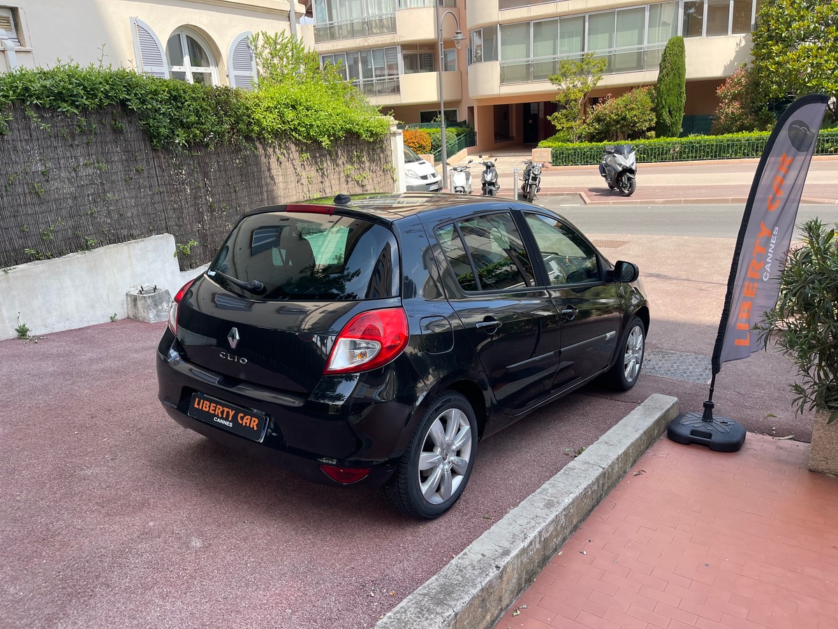 RENAULT Clio 1.6 i 111 cv / Phase 2 / Boîte auto / 5 Portes / Stade De France / GPS/ Clim