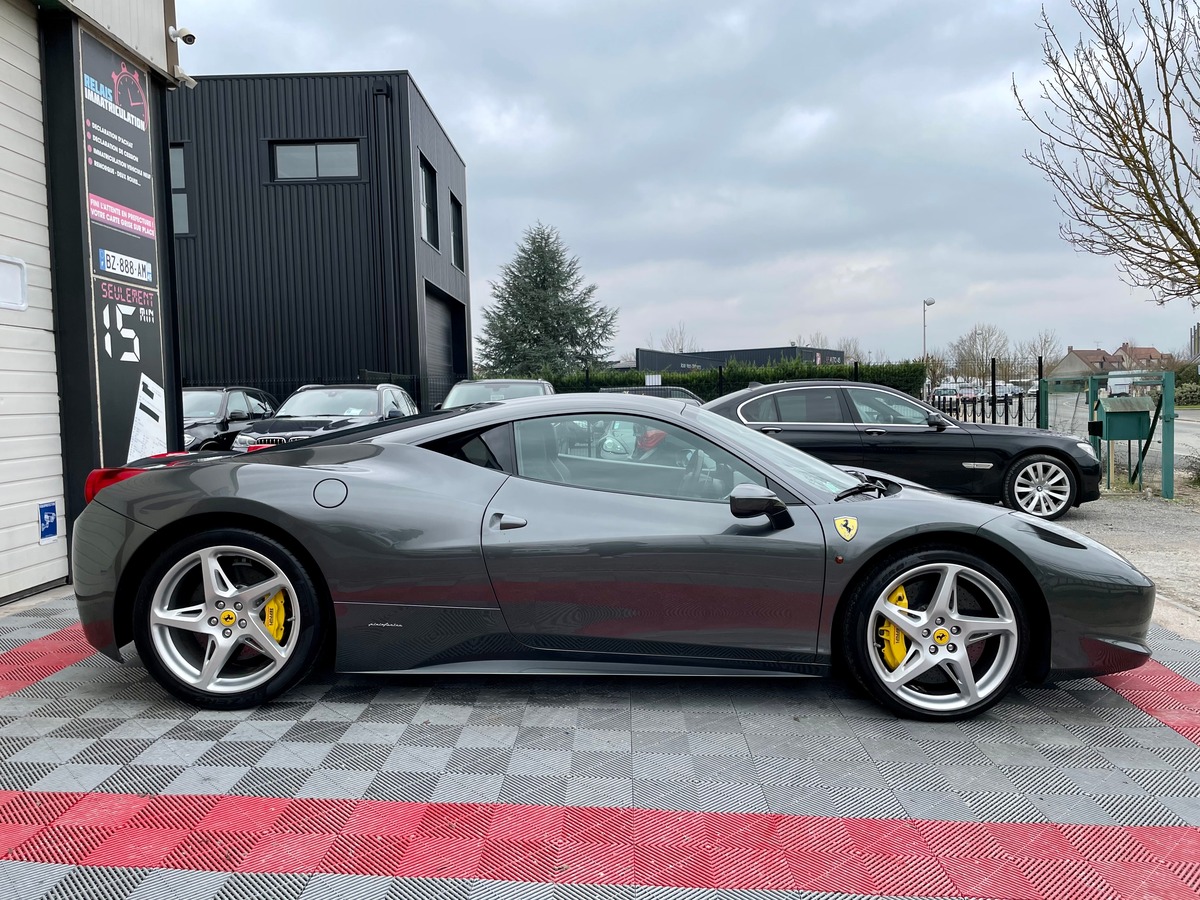 Ferrari 458 ITALIA V8 570 GRIS SILVERSTONE UJ