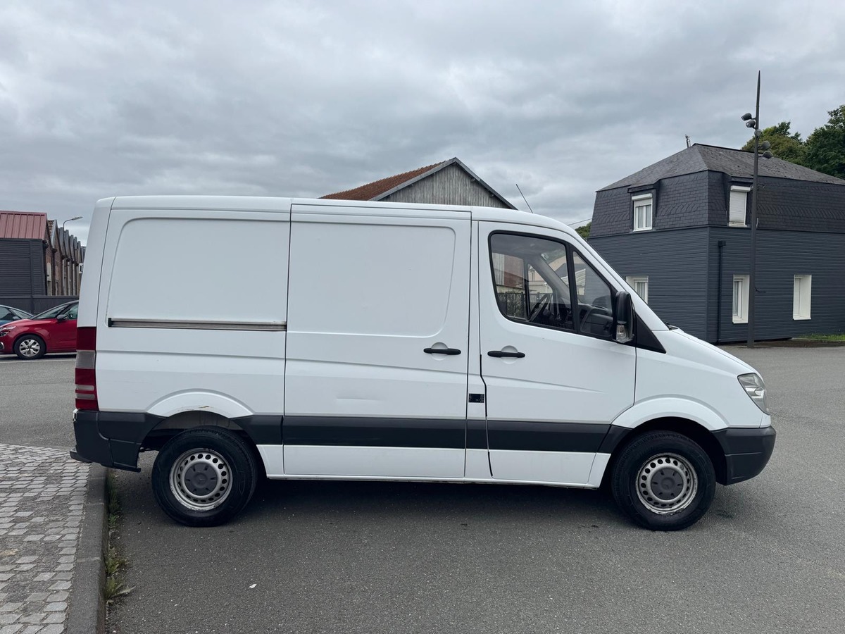 Mercedes-Benz Sprinter 906.613 210CDI 2.2 Fourgon moyen tôlé 3.0T 95 cv