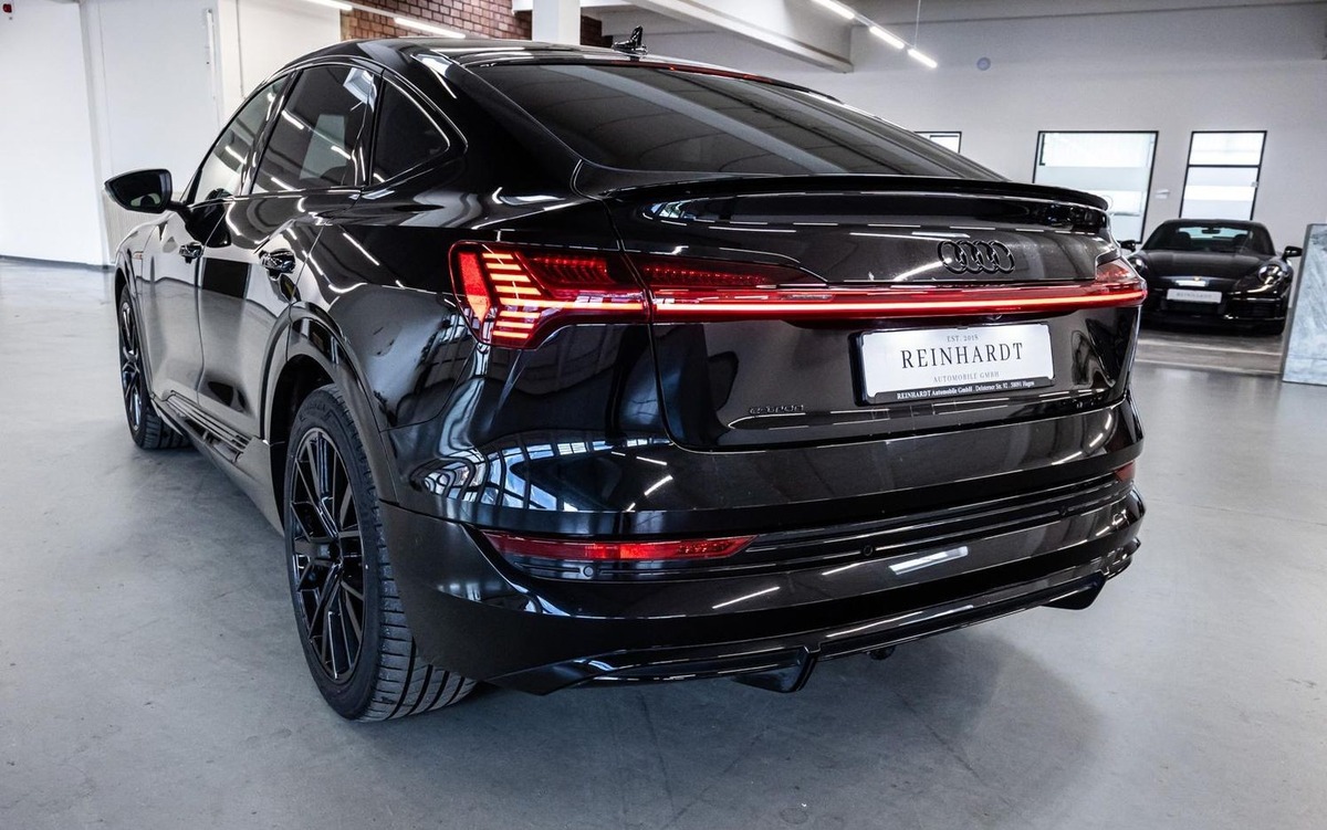 Audi e-tron Sportback 55 408ch S Line e-quattro Black Edition Bang&Olufsen Toit ouvrant