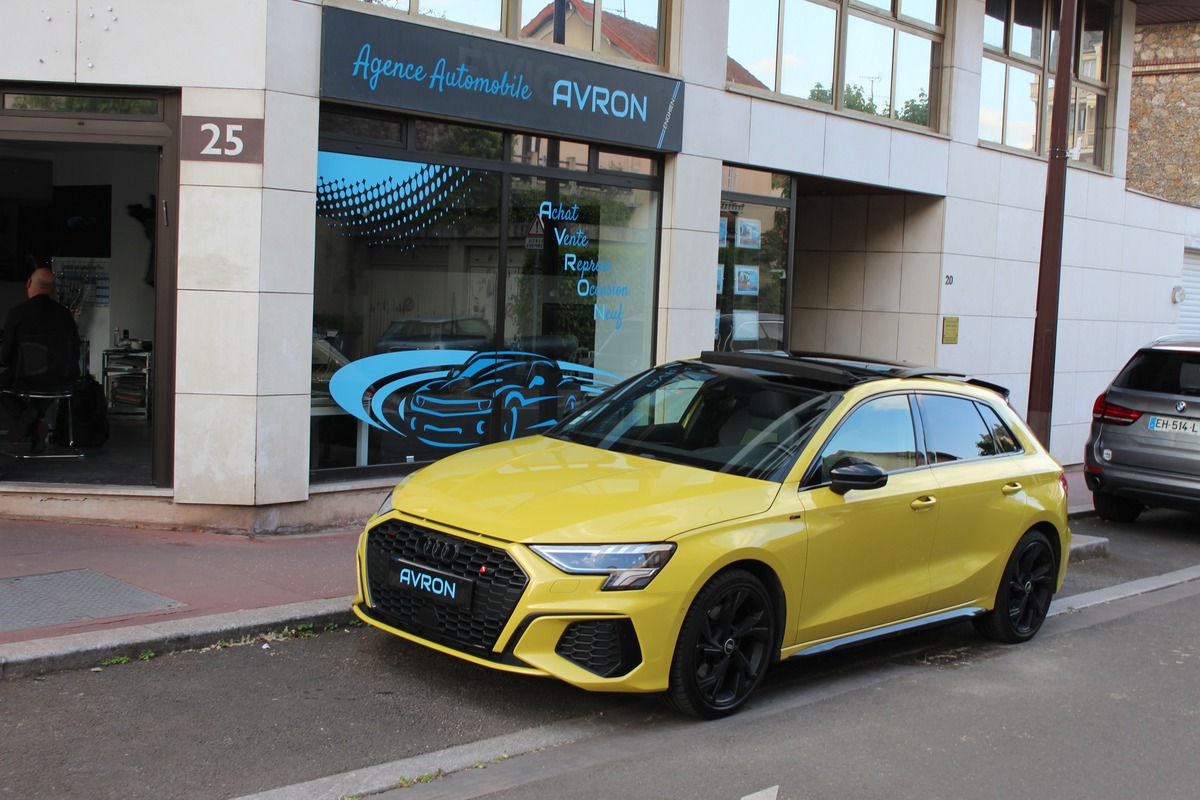 Audi A3 Sportback IV SPORTBACK 35 TFSI 150 S-LINE S TRONIC 7 / TOIT OUVRANT / PACK S3
