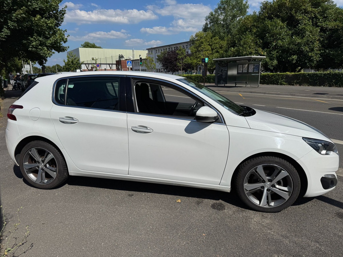 Peugeot 308 PHASE II 1.6 HDI 115 ALLURE