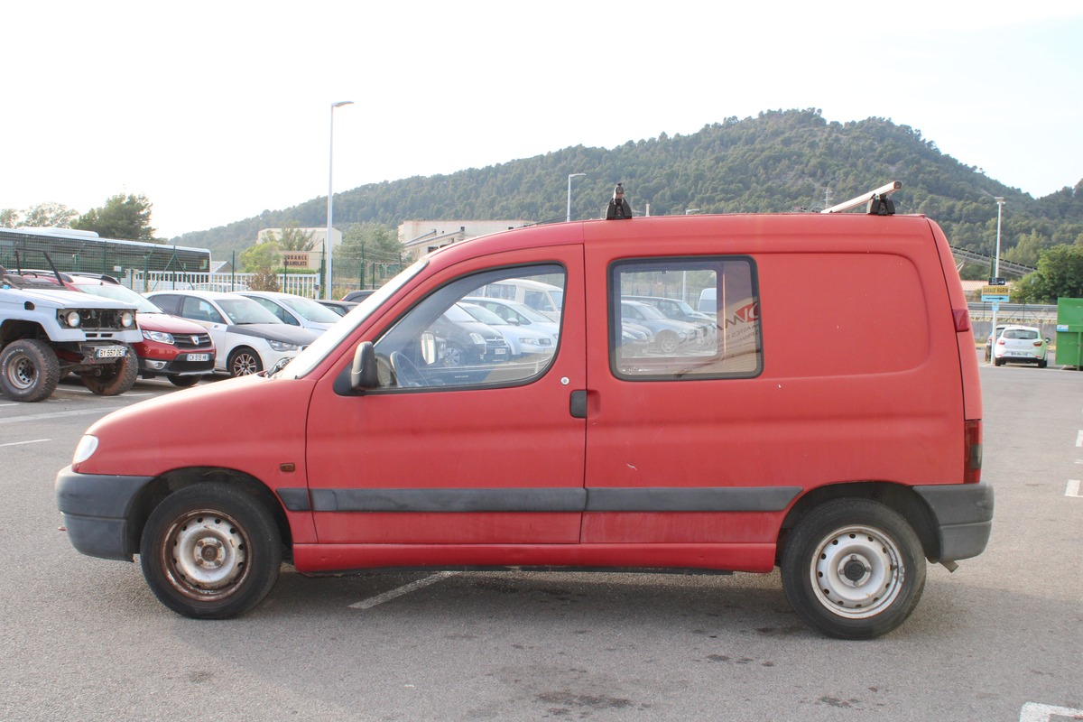 Peugeot Partner Camionnette 1.1 60cv - VENTE A MARCHAND SANS GARANTIE